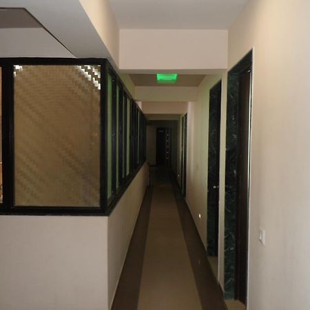Hotel Rajdeep Inn Ахмедабад Экстерьер фото